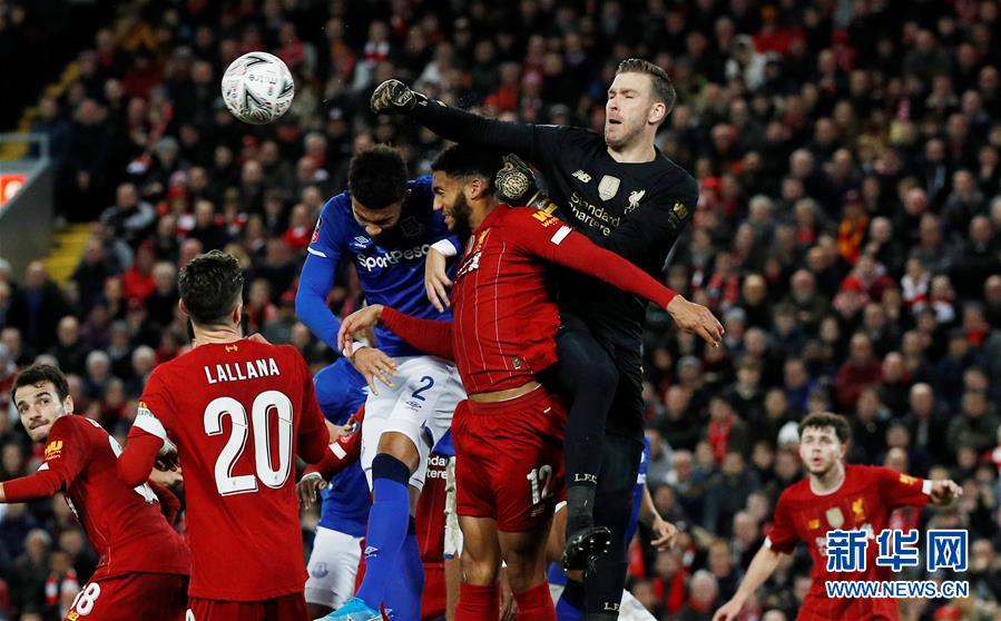 新疆一家进出口贸易公司向阿图什市捐赠足球场，价值1亿元