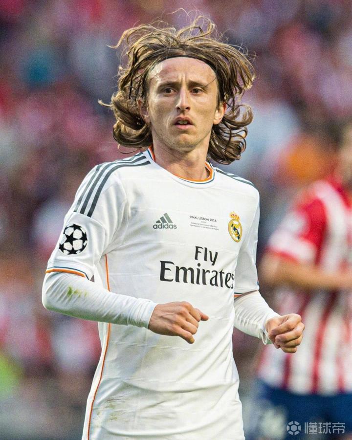 哈兰德赛后采访玩梗：保持谦逊；卡拉格、基恩做节目叫上我爸