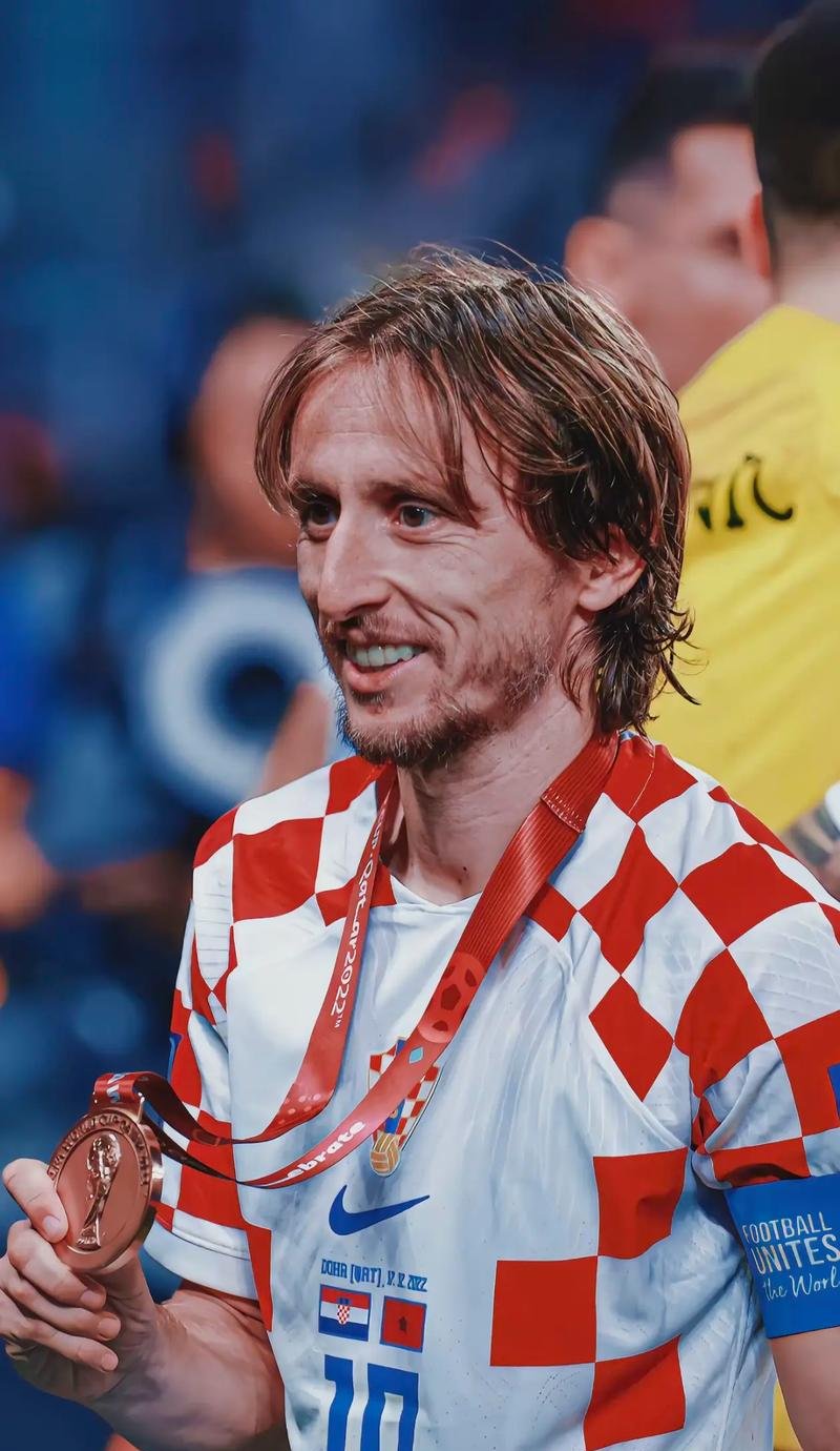 太阳报：比苏马被拍到再次吸食笑气，热刺正在进行调查