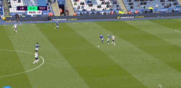 奥迪召开发布会展示2026赛季概念车，拜仁众将与车进行合影