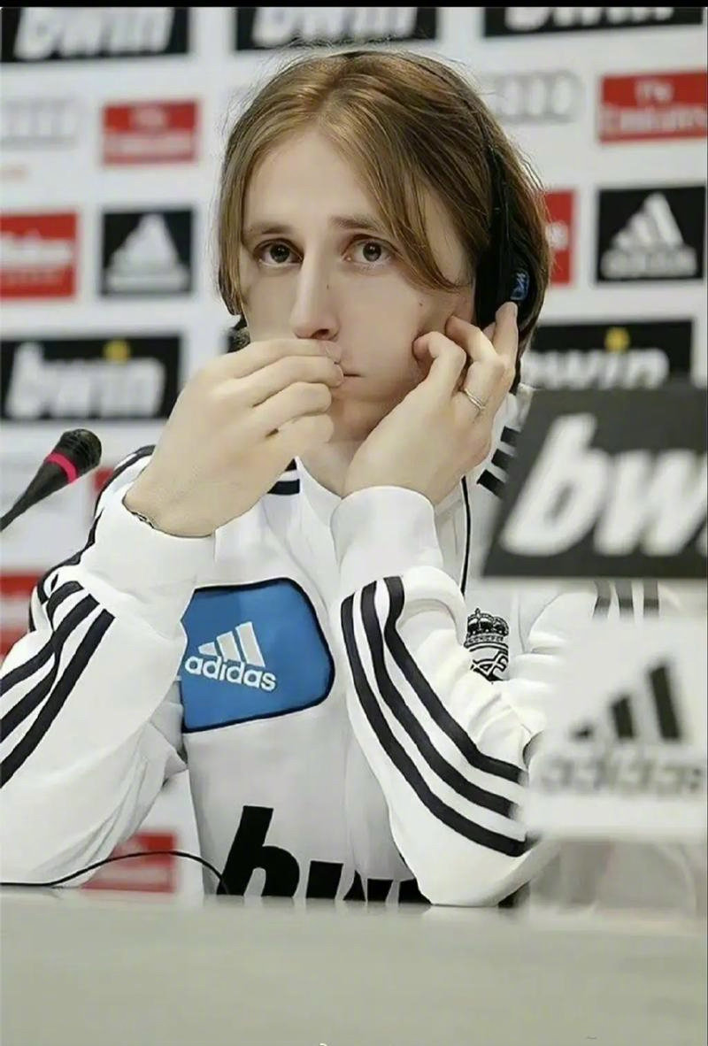 尤文本赛季税前年薪前20：弗拉霍维奇2220万第1，戴维1110万