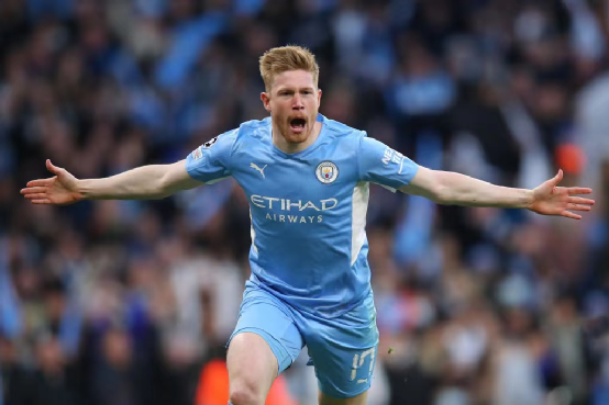 足球比赛中如何保持体能？