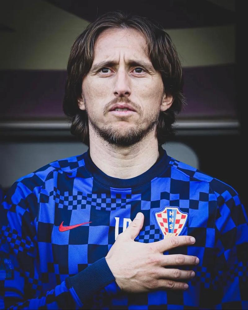 神锋！小蜜蜂前锋蒂亚戈再演梅开二度，联赛13场进11球